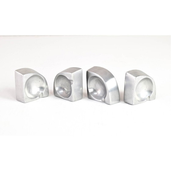 Image 1 of Ensemble de 4 cendriers scandinaves en aluminium fabriqués à la main au milieu du siècle dernier, Danemark 1960