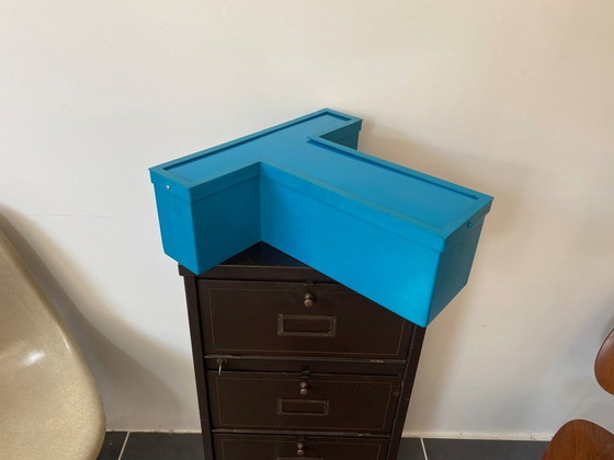 Image 1 of Lettre T D’Enseigne En Aluminium Alu Et Plexiglas Plexi Vintage 1970