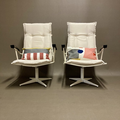 Duo de fauteuils métal et Bakélite design 1960.