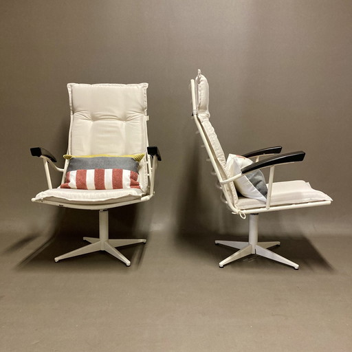 Duo de fauteuils métal et Bakélite design 1960.