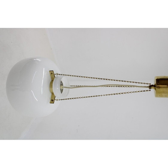 Image 1 of Paire de lampes suspendues en verre opalin et laiton, 1970