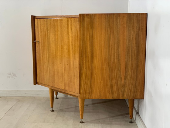 Image 1 of Mid Century armoire d'angle commode vintage