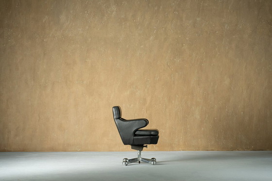 Image 1 of Fauteuil à roulettes en cuir noir, Italie, années 1970