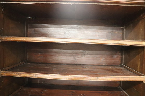 Image 1 of Armoire ancienne en noyer massif, fin du 17ème siècle