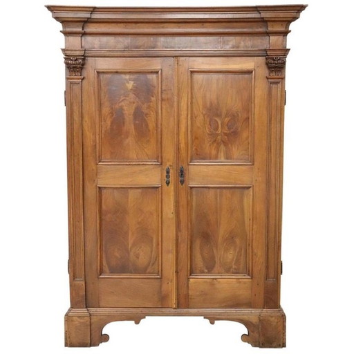 Armoire ancienne en noyer massif, fin du 17ème siècle