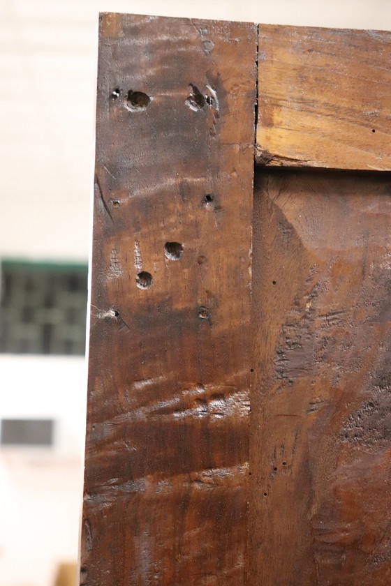 Image 1 of Armoire ancienne en noyer massif, fin du 17ème siècle