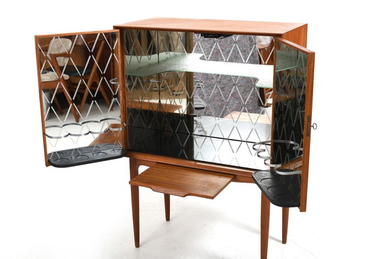 Image 1 of Meuble de bar en teck avec miroirs Harlekin Par Illum Wikkelsø