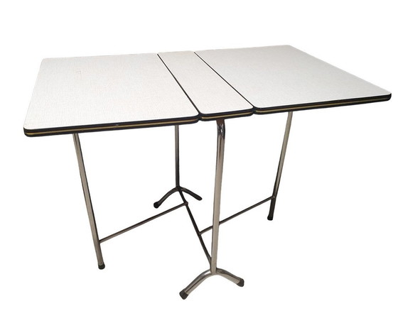 Image 1 of 2015 Table d'appoint en formica pliable