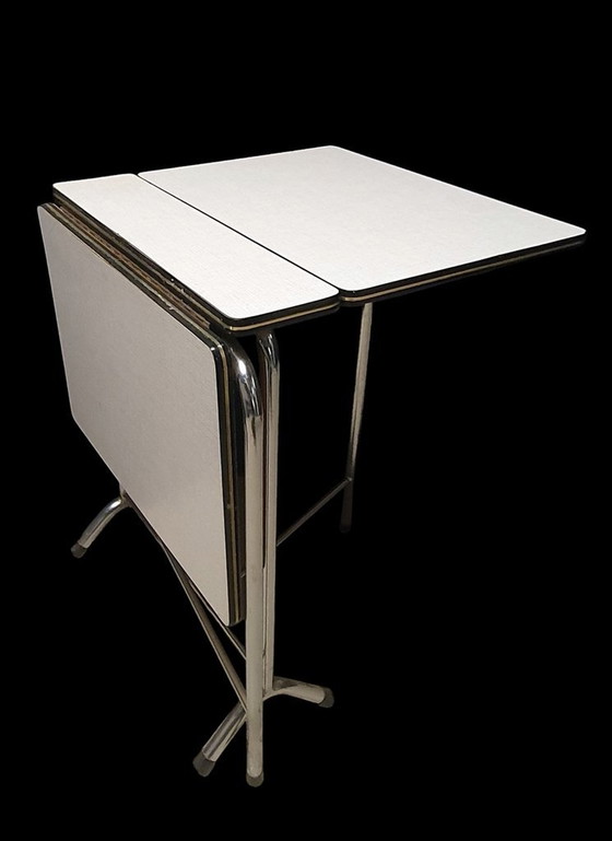 Image 1 of 2015 Table d'appoint en formica pliable