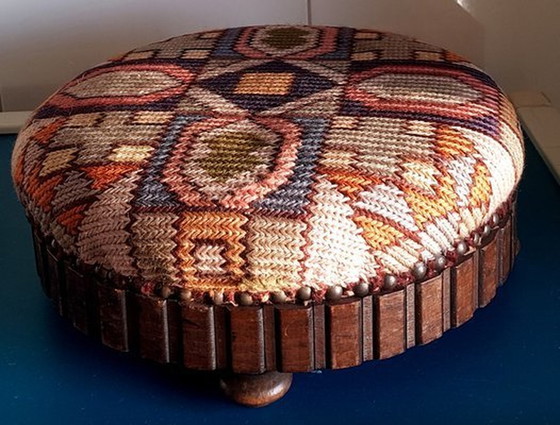 Image 1 of Pouf vintage en bois et laine