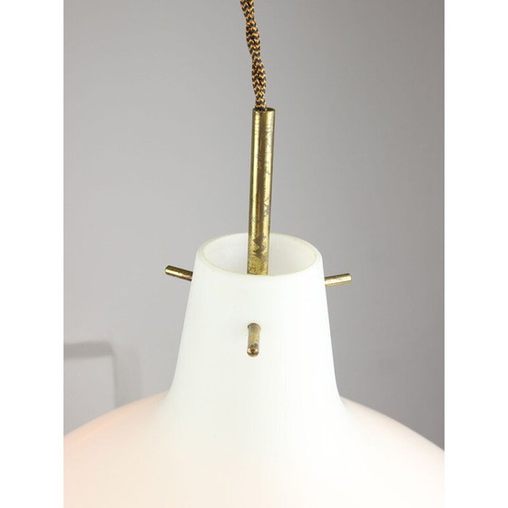 Image 1 of Lampe suspendue vintage en laiton et verre opalin, Italie