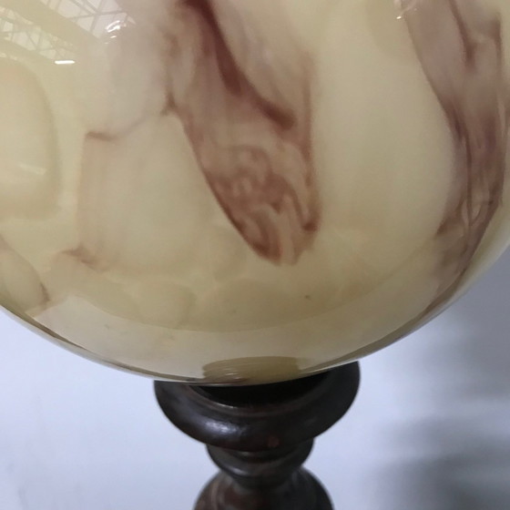 Image 1 of Lampe de table avec sphère en verre marbré