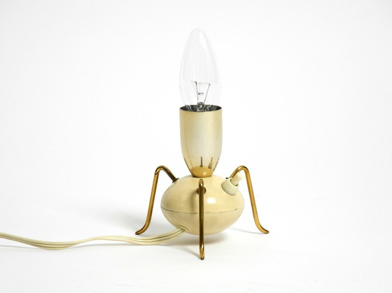 Image 1 of Magnifique lampe de table tripode en laiton, très rare et originale, Mid Century Modern