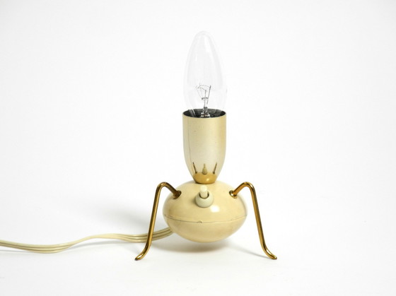 Image 1 of Magnifique lampe de table tripode en laiton, très rare et originale, Mid Century Modern