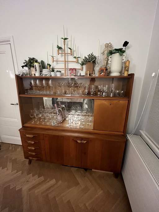 Buffet haut moderne du milieu du siècle