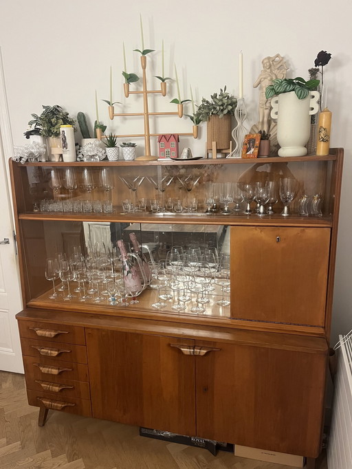 Buffet haut moderne du milieu du siècle