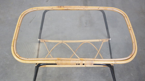 Image 1 of Table basse vintage en rotin avec plateau en verre