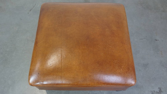 Image 1 of Hocker carré en cuir de mouton