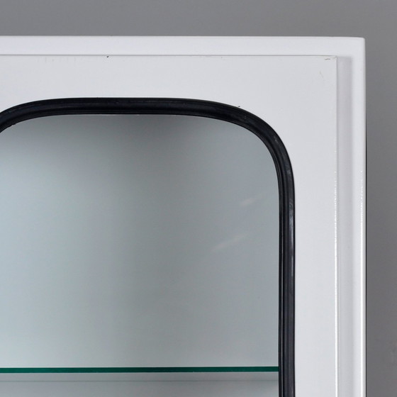 Image 1 of Cabinet médical vintage, 1970