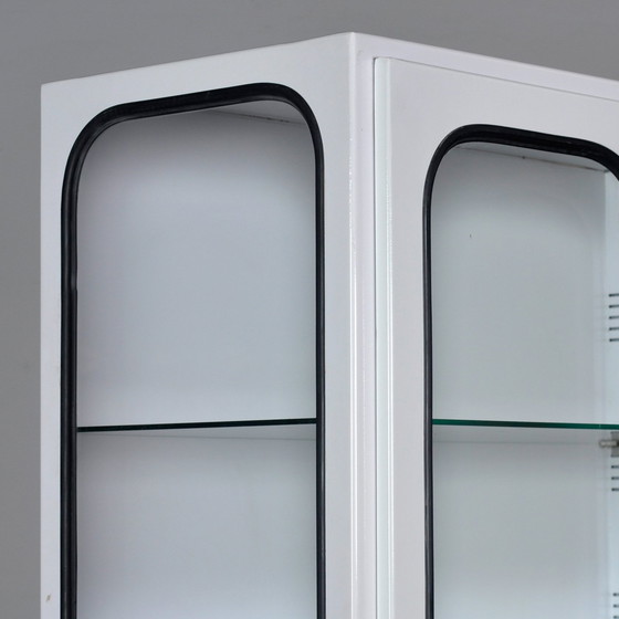Image 1 of Cabinet médical vintage, 1970