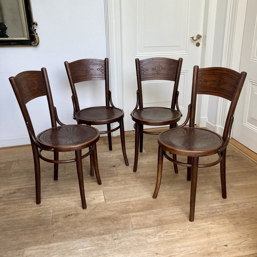 4X Chaises Thonet No 124 en bois courbé Art Nouveau par J. Kohn