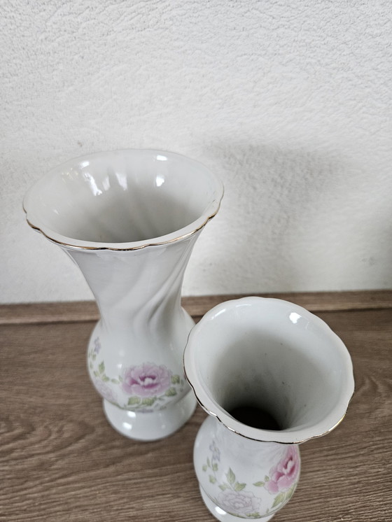 Image 1 of Charmant ensemble de vases en porcelaine avec motif floral 1960s