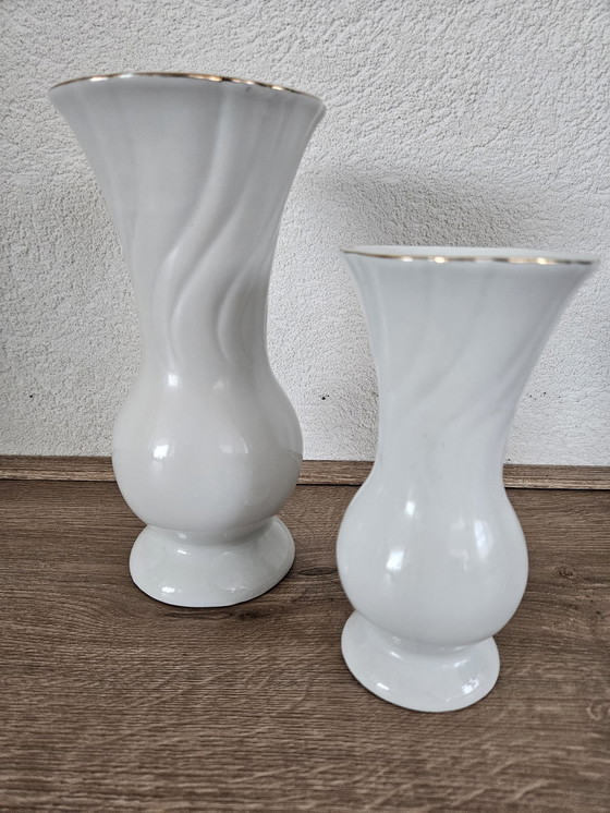 Image 1 of Charmant ensemble de vases en porcelaine avec motif floral 1960s