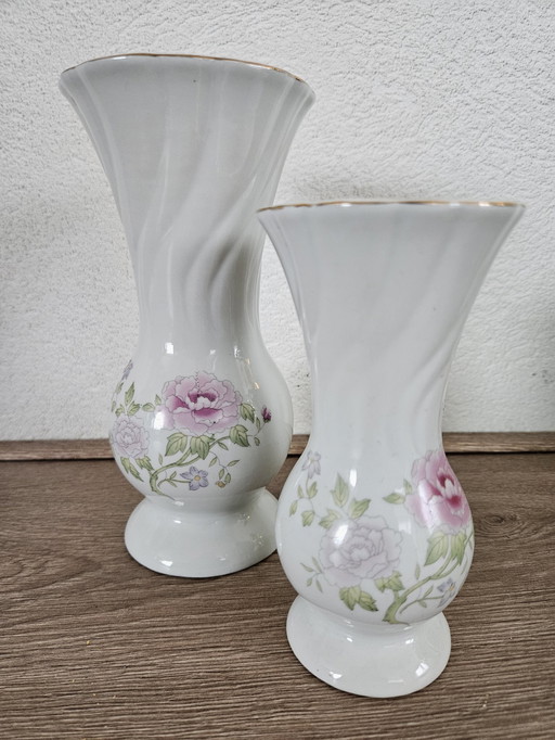 Charmant ensemble de vases en porcelaine avec motif floral 1960s