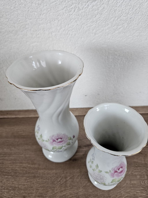 Charmant ensemble de vases en porcelaine avec motif floral 1960s