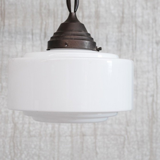 Image 1 of Lampe suspendue vintage en verre opalin et laiton, Hollande années 1950