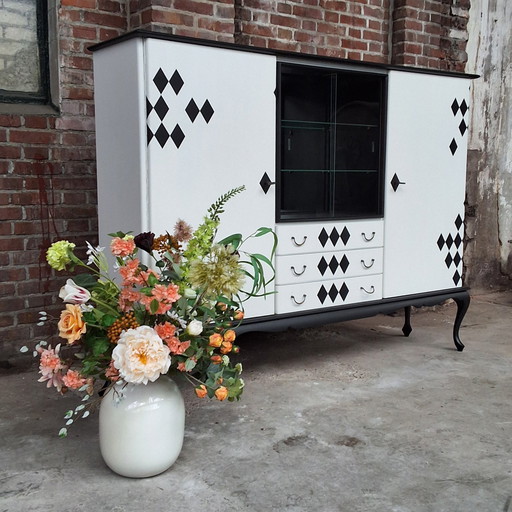 Buffet Armoire murale Vitrine Blanc Avec Diamants Noirs Vintage Restyled