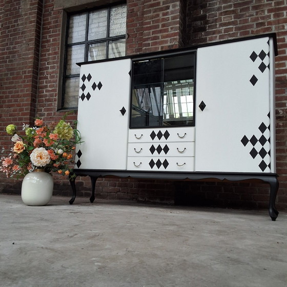 Image 1 of Buffet Armoire murale Vitrine Blanc Avec Diamants Noirs Vintage Restyled