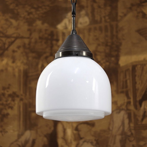 Lampe suspendue en opaline Art Déco