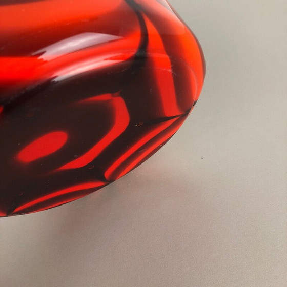Image 1 of Petit vase vintage rouge Pop Art opaline Florence
