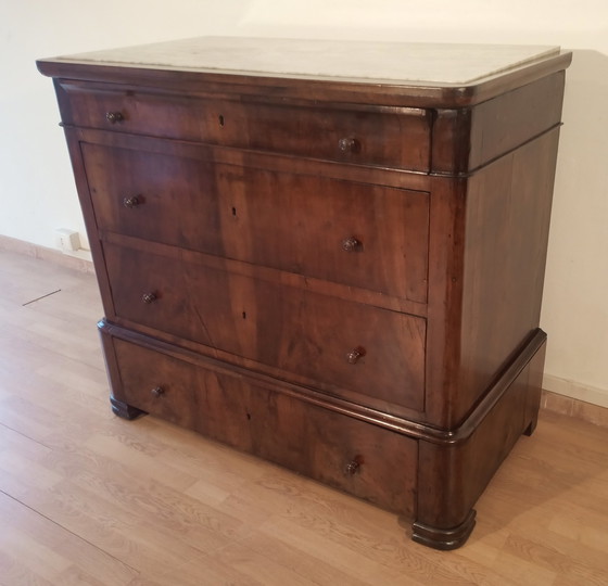 Image 1 of Commode italienne à quatre tiroirs en noyer de la fin du XIXe siècle