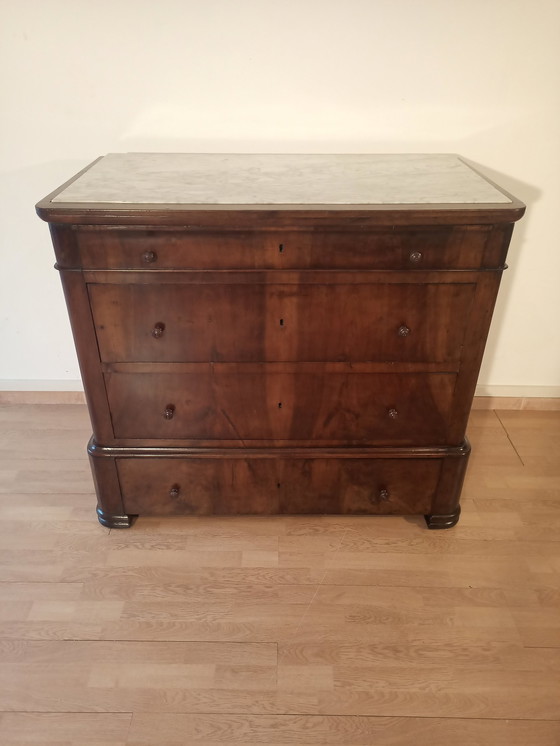 Image 1 of Commode italienne à quatre tiroirs en noyer de la fin du XIXe siècle