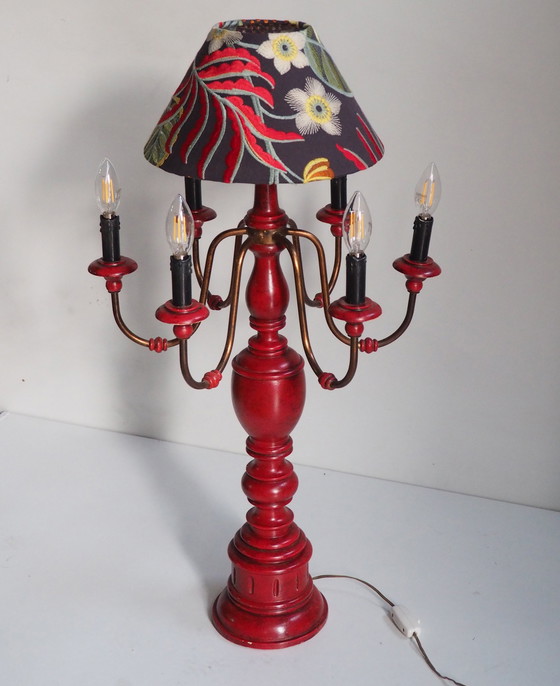 Image 1 of Grande lampe en bois sculpté - Broderie Shadow Jane Churchill Fabric