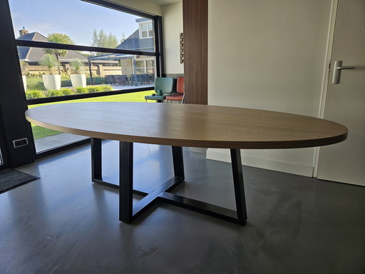 Table ovale de salle à manger ou de réunion de bureau