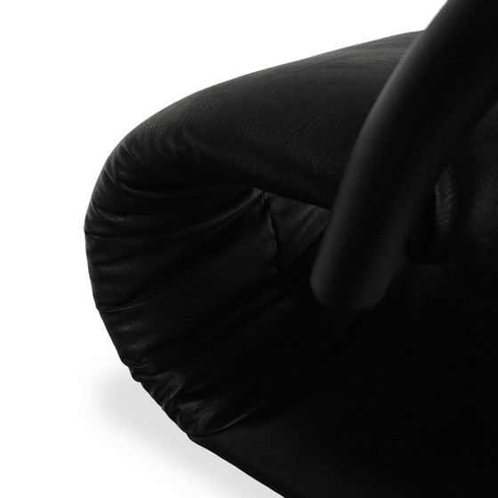 Image 1 of Ligne Roset Zen Fauteuil | Simili cuir noir Piétement luge