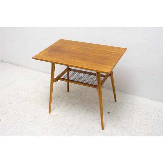 Image 1 of Table d'appoint en bois de chêne du milieu du siècle par Dřevopodnik Holešov, Tchécoslovaquie Années 1960