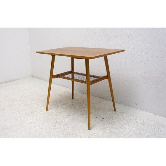 Image 1 of Table d'appoint en bois de chêne du milieu du siècle par Dřevopodnik Holešov, Tchécoslovaquie Années 1960