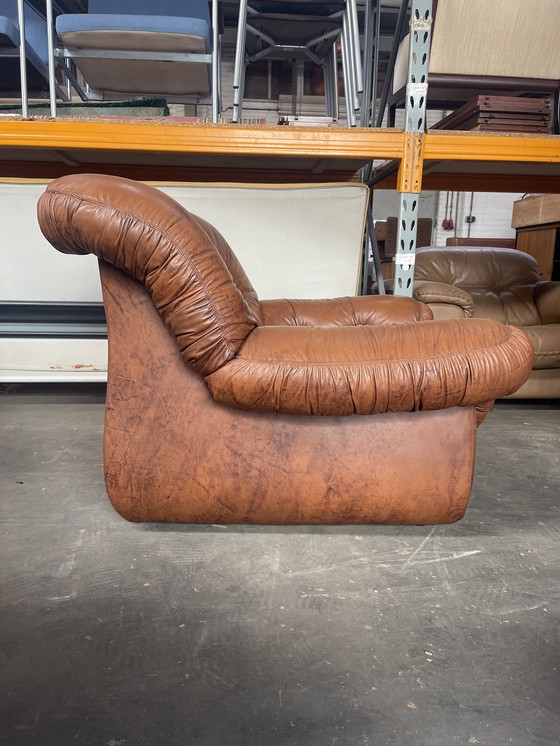 Image 1 of Paire de chaises longues sculpturales en cuir brun, design italien, années 1970