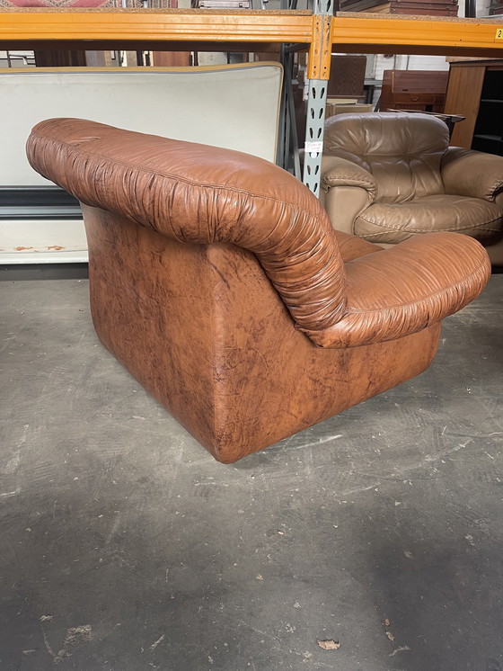 Image 1 of Paire de chaises longues sculpturales en cuir brun, design italien, années 1970