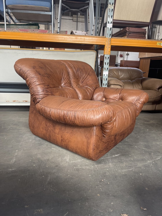 Image 1 of Paire de chaises longues sculpturales en cuir brun, design italien, années 1970