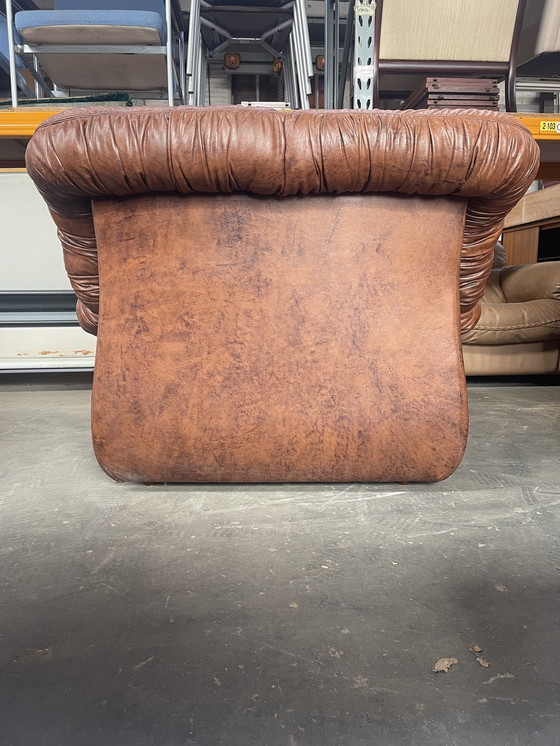 Image 1 of Paire de chaises longues sculpturales en cuir brun, design italien, années 1970