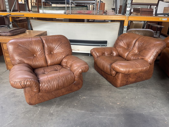 Image 1 of Paire de chaises longues sculpturales en cuir brun, design italien, années 1970