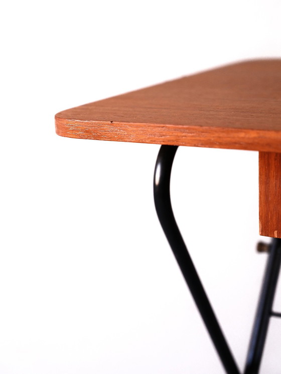 Image 1 of 1960S Table de nuit avec pieds en métal