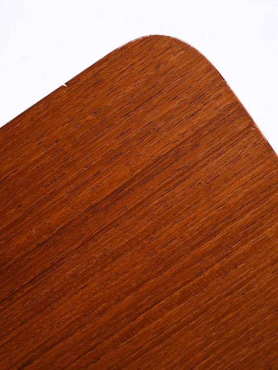 Image 1 of 1960S Table de nuit avec pieds en métal