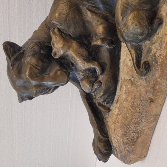 Image 1 of Sculpture vintage "Lionne avec sa portée" en plâtre et patine de bronze par Antoon Amorgasti, Belgique 1900