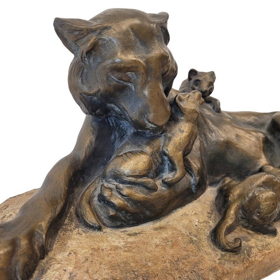 Image 1 of Sculpture vintage "Lionne avec sa portée" en plâtre et patine de bronze par Antoon Amorgasti, Belgique 1900